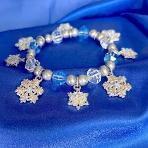 𝐕𝐢𝐧𝐭𝐚𝐠𝐞 Blue Beaded Snowflake Bracelet Costume Jewelry